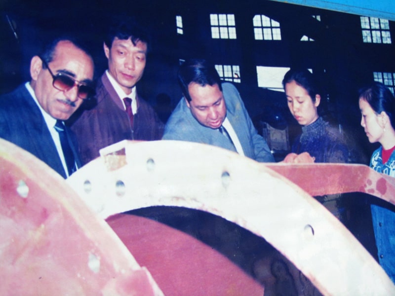 1996年12月埃及客户考察桂矿生产现场并订购产品